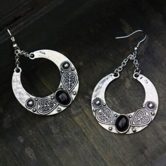 SILVER HAMMERED BOHO BLACK ONYX EARRINGS - Picture 6 of 7